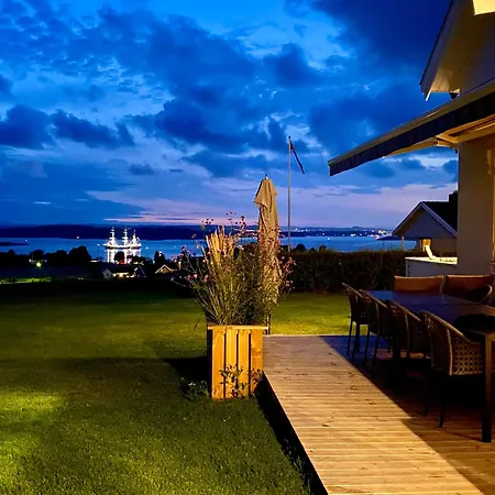 Enjoy Views In Helgeroa, Near The 펜션